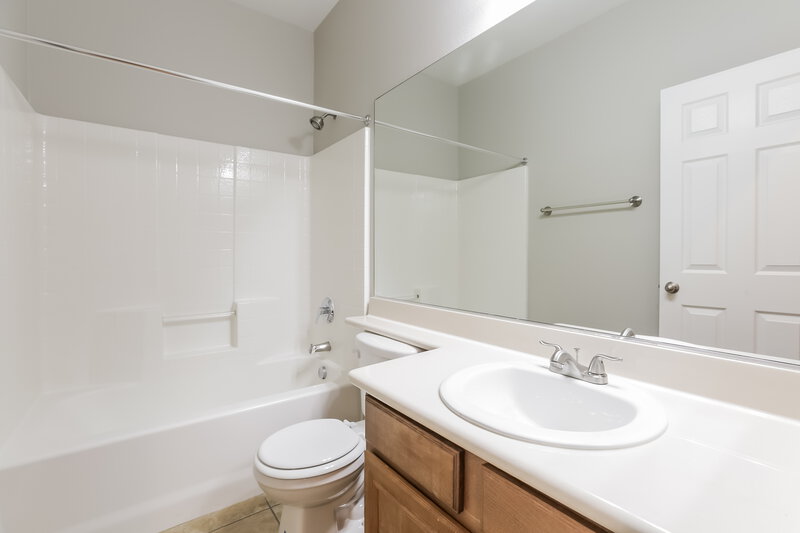 2,215/Mo, 7532 Port Orchard Ave Las Vegas, NV 89113 Bathroom View