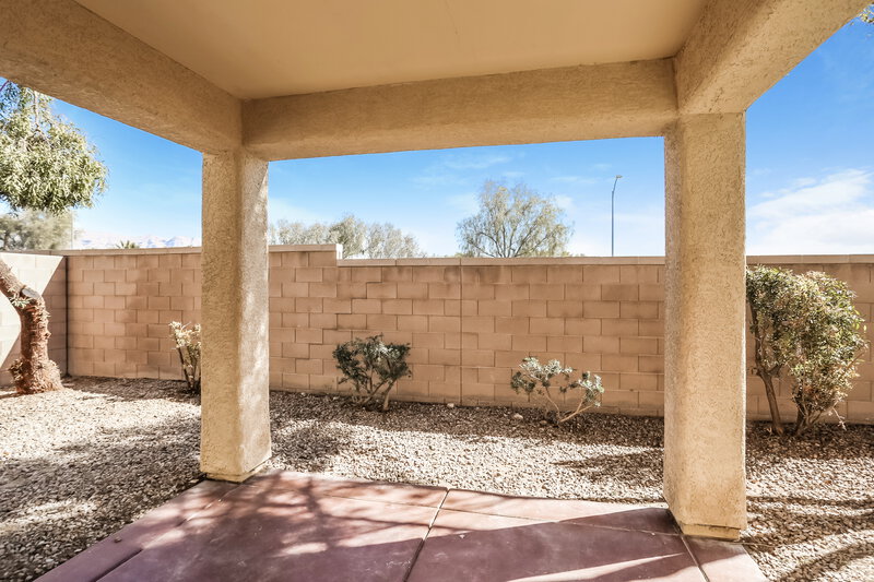 3,220/Mo, 8320 Celina Hills St Las Vegas, NV 89131 Covered Patio View