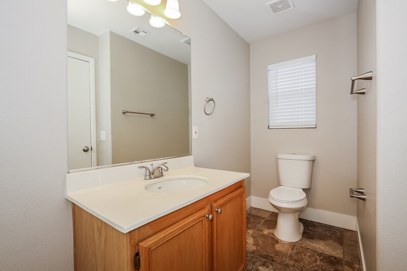 2,250/Mo, 6179 Fisher Creek Ct Las Vegas, NV 89139 Bathroom View