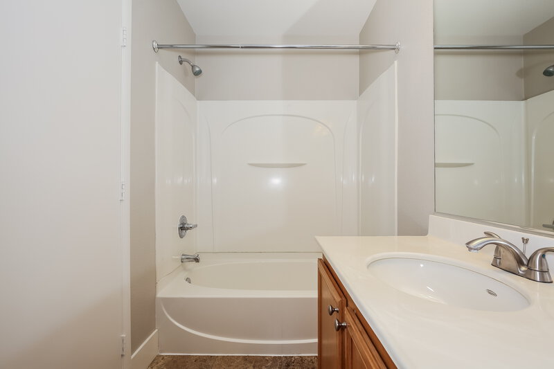 2,250/Mo, 6179 Fisher Creek Ct Las Vegas, NV 89139 Bathroom View 2