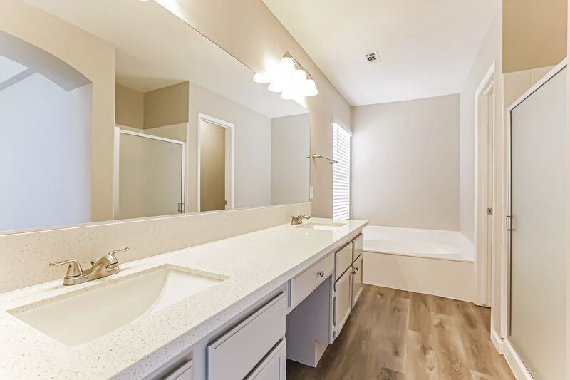 2,880/Mo, 3204 Harbor Vista St Las Vegas, NV 89117 Main Bathroom View