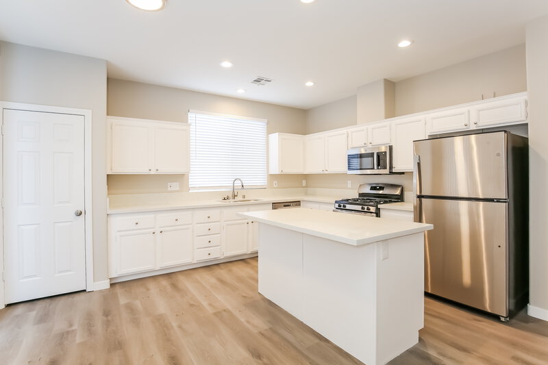 2,605/Mo, 8500 Last Point Ave Las Vegas, NV 89129 Kitchen View