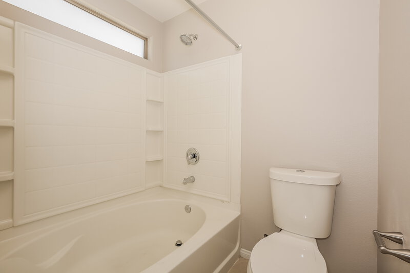 2,235/Mo, 6441 Butterfly Sky North Las Vegas, NV 89084 Main Bathroom View 2