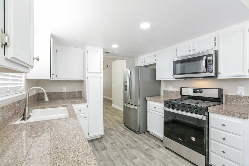 1,905/Mo, 5797 Goodsprings Ct Las Vegas, NV 89110 Kitchen View