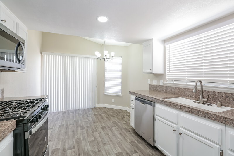 1,905/Mo, 5797 Goodsprings Ct Las Vegas, NV 89110 Kitchen View 2