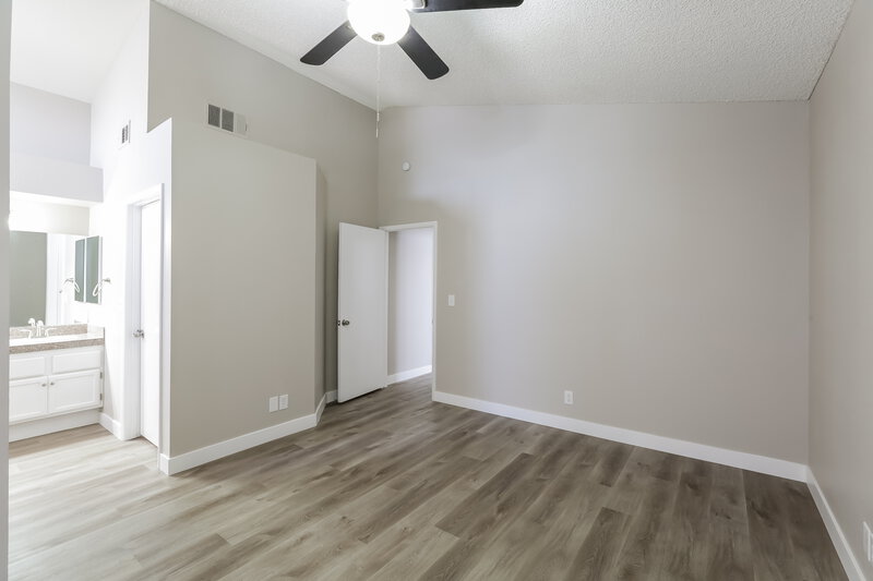 1,905/Mo, 5797 Goodsprings Ct Las Vegas, NV 89110 Main Bedroom View 2