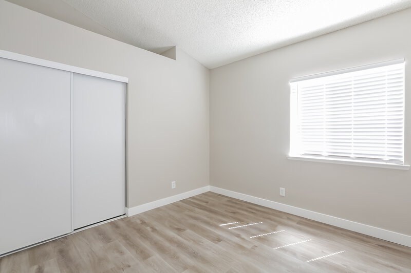 1,905/Mo, 5797 Goodsprings Ct Las Vegas, NV 89110 Bedroom View