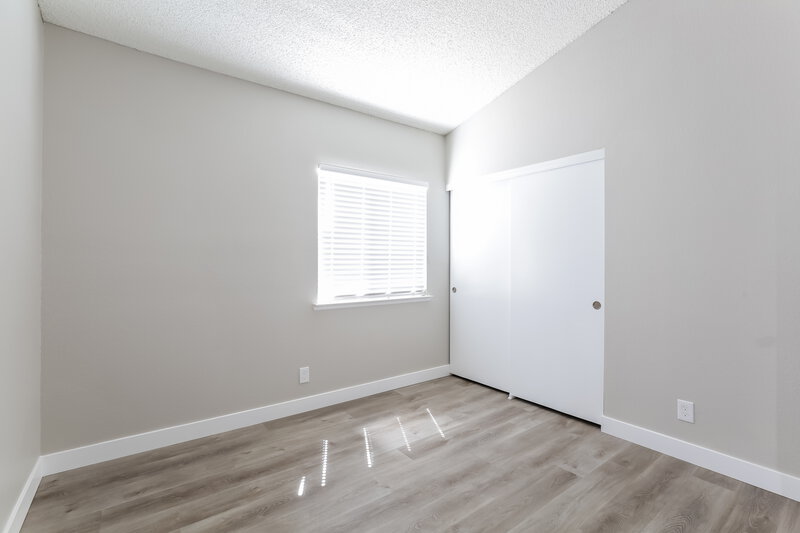 1,905/Mo, 5797 Goodsprings Ct Las Vegas, NV 89110 Bedroom View 3