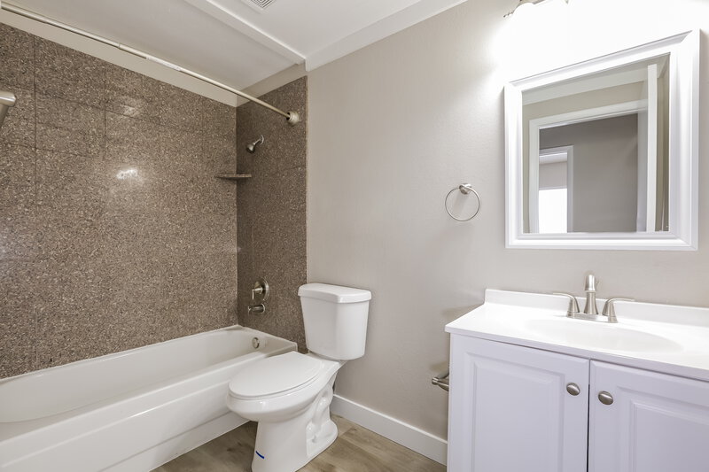 1,905/Mo, 5797 Goodsprings Ct Las Vegas, NV 89110 Bathroom View