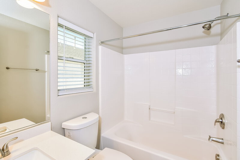 1,660/Mo, 5522 Jackpot Winner Ln Unit 101 Las Vegas, NV 89122 Bathroom View