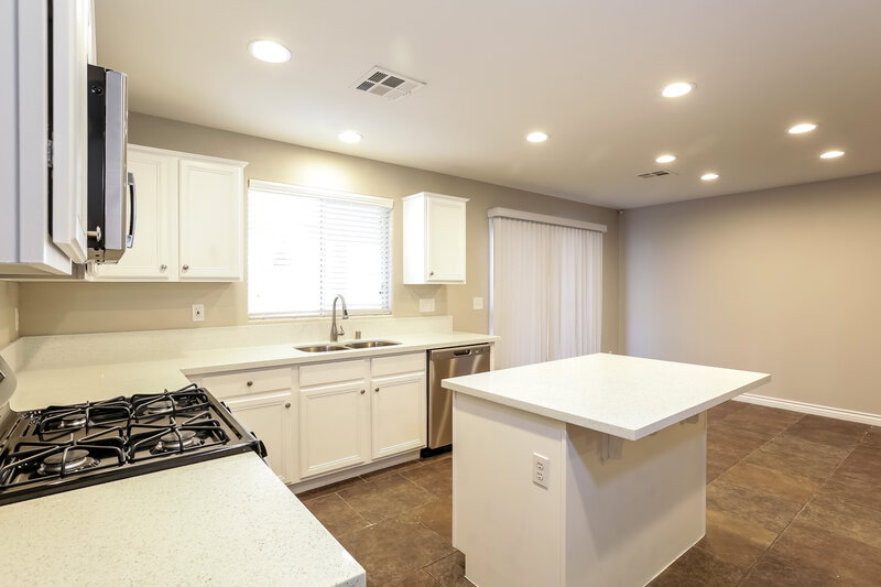 4,140/Mo, 9116 Iron Cactus Ave Las Vegas, NV 89148 Kitchen View