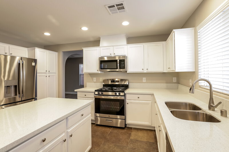 4,140/Mo, 9116 Iron Cactus Ave Las Vegas, NV 89148 Kitchen View 2