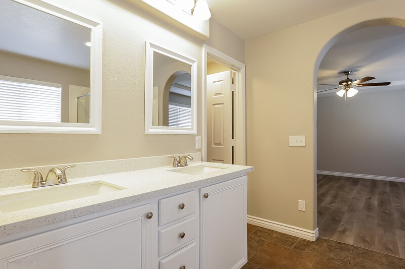 4,140/Mo, 9116 Iron Cactus Ave Las Vegas, NV 89148 Main Bathroom View