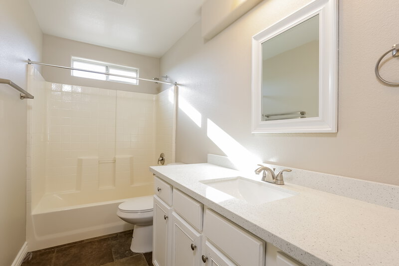 4,140/Mo, 9116 Iron Cactus Ave Las Vegas, NV 89148 Bathroom View