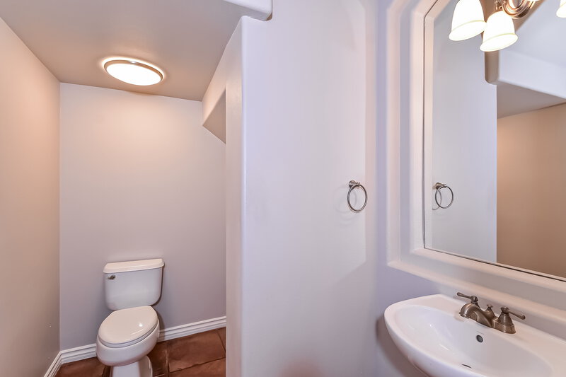 3,170/Mo, 9704 Bolton Landing Ct Las Vegas, NV 89178 Main Bathroom View 2