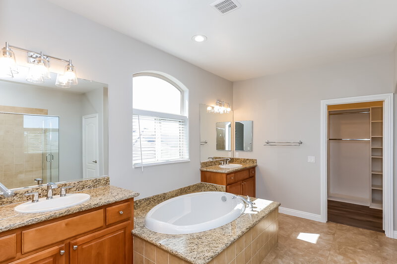 4,330/Mo, 537 Copper View St Henderson, NV 89052 Main Bathroom View