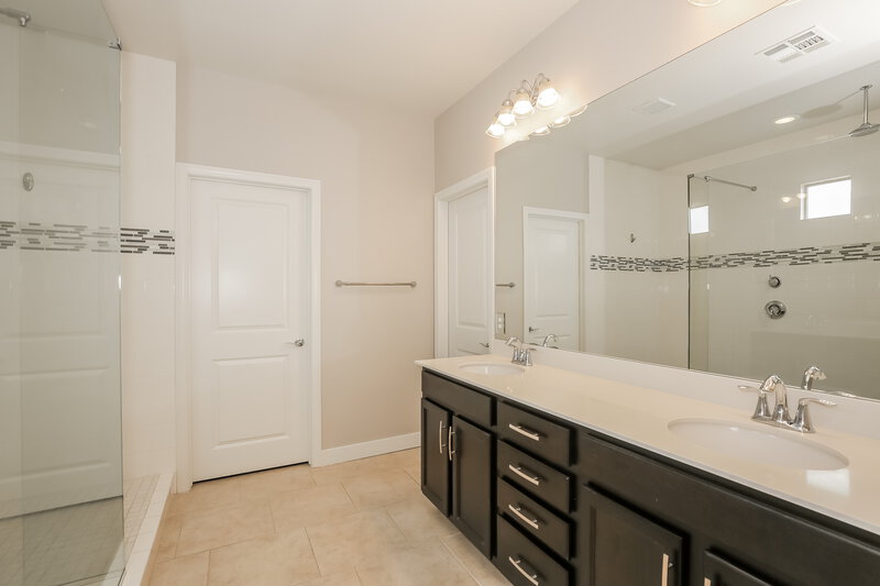 3,405/Mo, 9918 Rams Leap Ave Las Vegas, NV 89166 Main Bathroom View