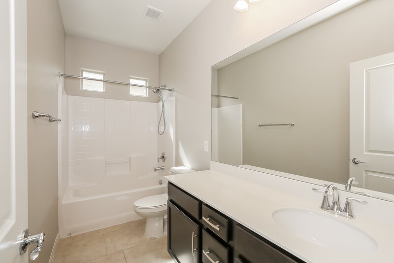 3,405/Mo, 9918 Rams Leap Ave Las Vegas, NV 89166 Bathroom View