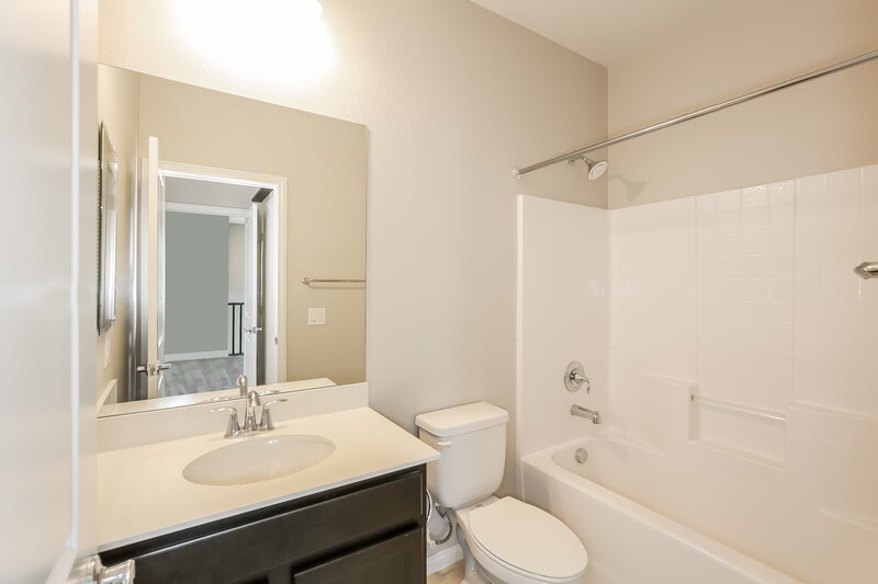 3,405/Mo, 9918 Rams Leap Ave Las Vegas, NV 89166 Bathroom View 2