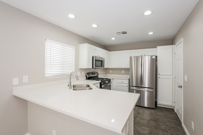 2,240/Mo, 9503 Diamond Bridge Ave Las Vegas, NV 89166 Kitchen View