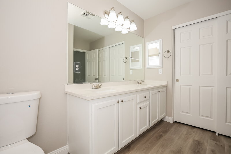 2,240/Mo, 9503 Diamond Bridge Ave Las Vegas, NV 89166 Main Bathroom View