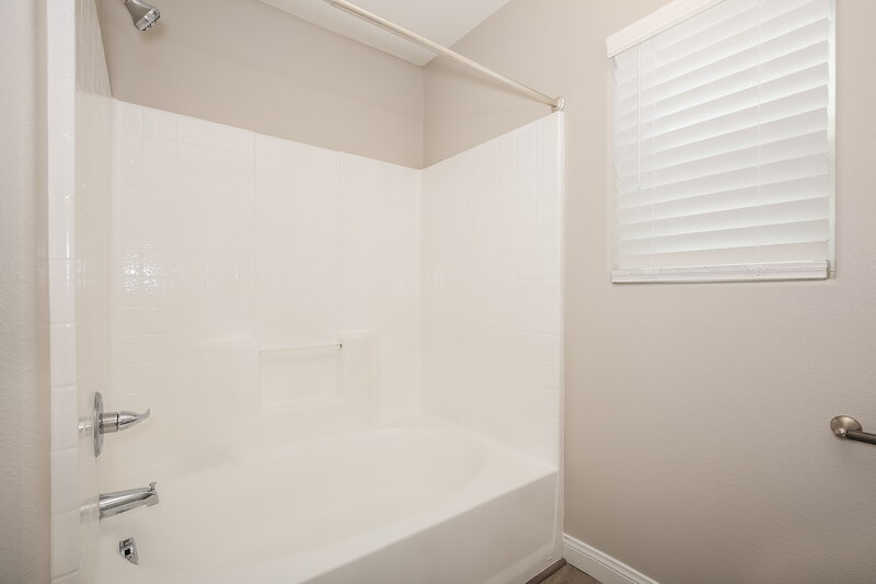 2,240/Mo, 9503 Diamond Bridge Ave Las Vegas, NV 89166 Main Bathroom View 2