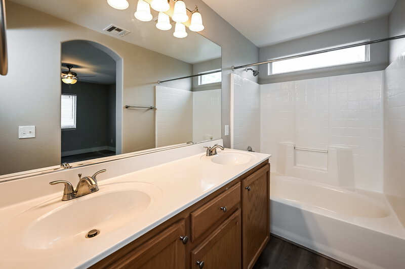 2,025/Mo, 7489 Dune Sunflower Ct Las Vegas, NV 89139 Main Bathroom View