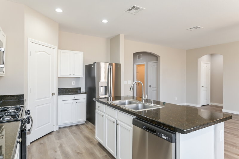 2,355/Mo, 909 Aspen Cliff Dr Henderson, NV 89011 Kitchen View 2