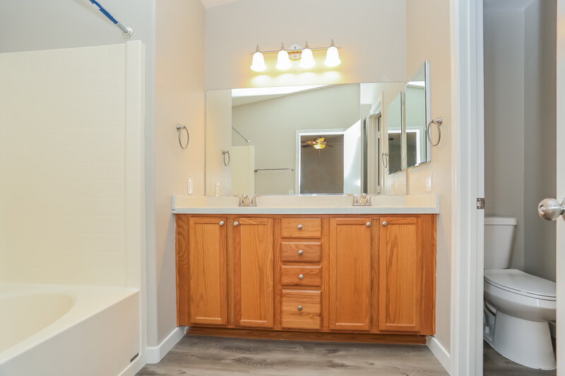 1,905/Mo, 8808 Spinning Wheel Ave Las Vegas, NV 89143 Main Bathroom View