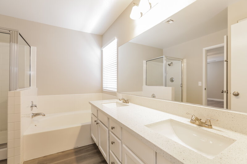 2,370/Mo, 9524 Amber Valley Ln Las Vegas, NV 89134 Main Bathroom View