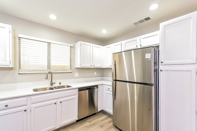 1,855/Mo, 5359 Hanging Tree Ln Las Vegas, NV 89118 Kitchen View 2