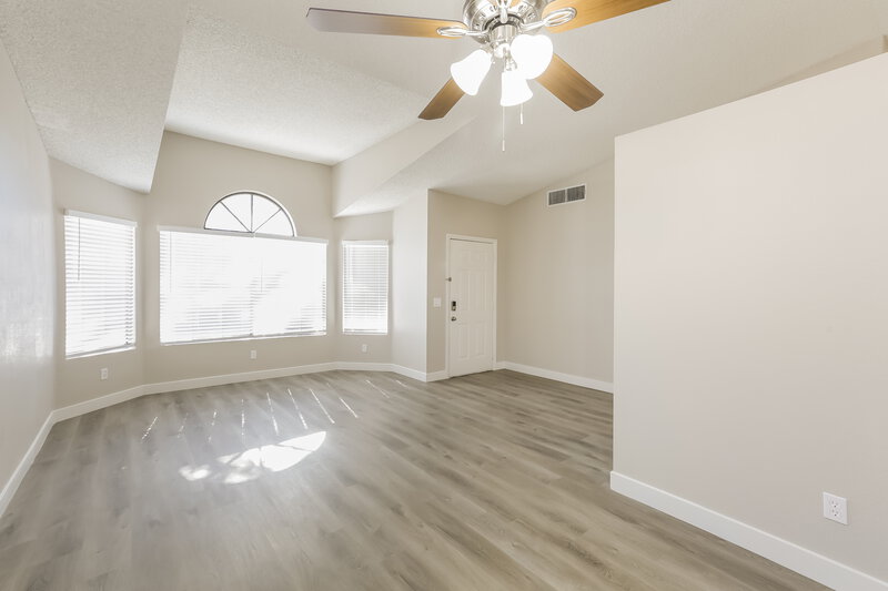 2,540/Mo, 1330 White Dr Las Vegas, NV 89119 Living Room View