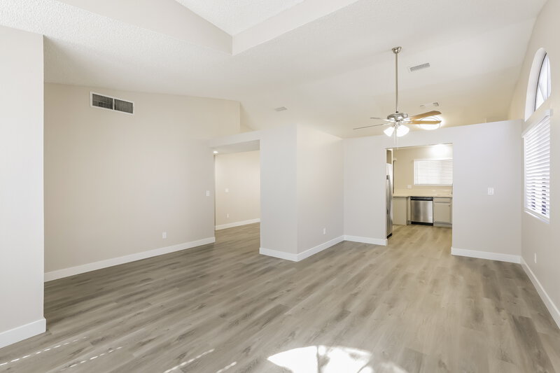 2,540/Mo, 1330 White Dr Las Vegas, NV 89119 Living Room View 2