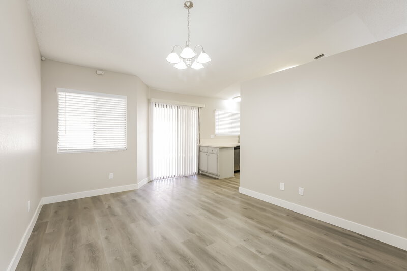 2,540/Mo, 1330 White Dr Las Vegas, NV 89119 Dining Room View