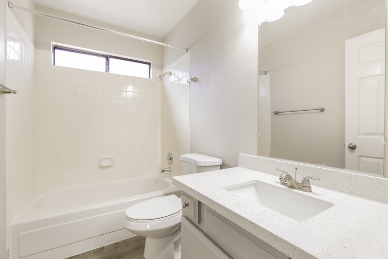 2,540/Mo, 1330 White Dr Las Vegas, NV 89119 Bathroom View