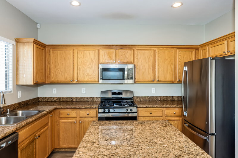 2,240/Mo, 10931 Colour Magic St Henderson, NV 89052 Kitchen View