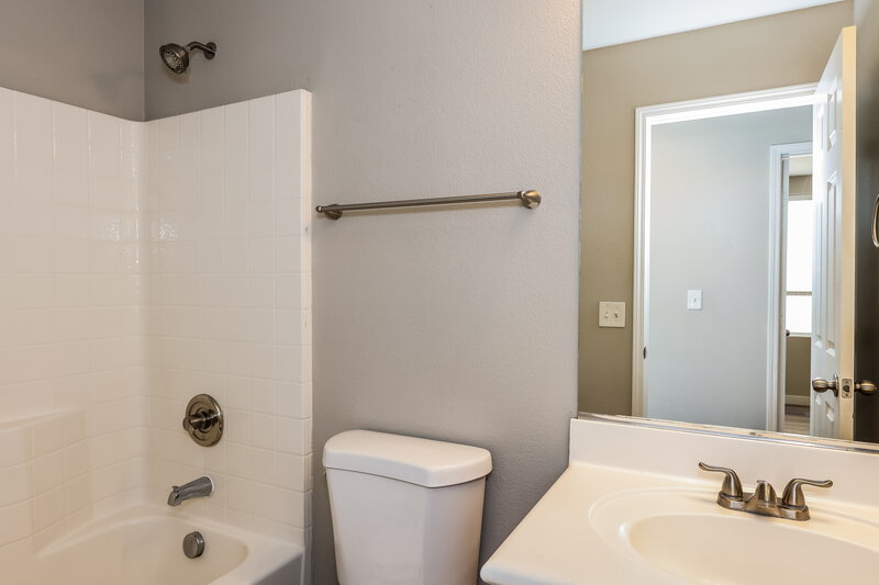 2,240/Mo, 10931 Colour Magic St Henderson, NV 89052 Bathroom View