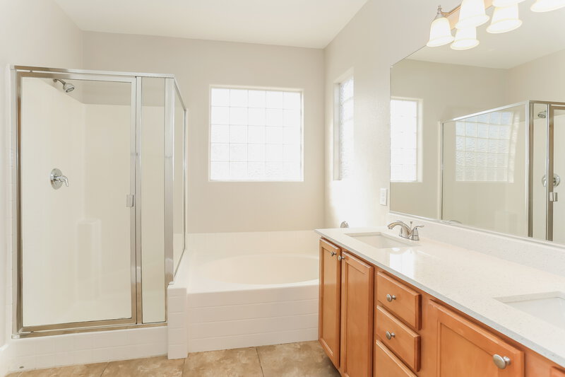 2,060/Mo, 8913 Trickling Springs Ct Las Vegas, NV 89149 Main Bathroom View