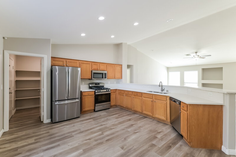 2,530/Mo, 1075 Silver Star St Henderson, NV 89002 Kitchen View