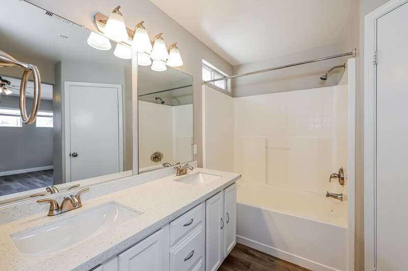 1,860/Mo, 3010 Sunrise Bay Ave North Las Vegas, NV 89031 Main Bathroom View