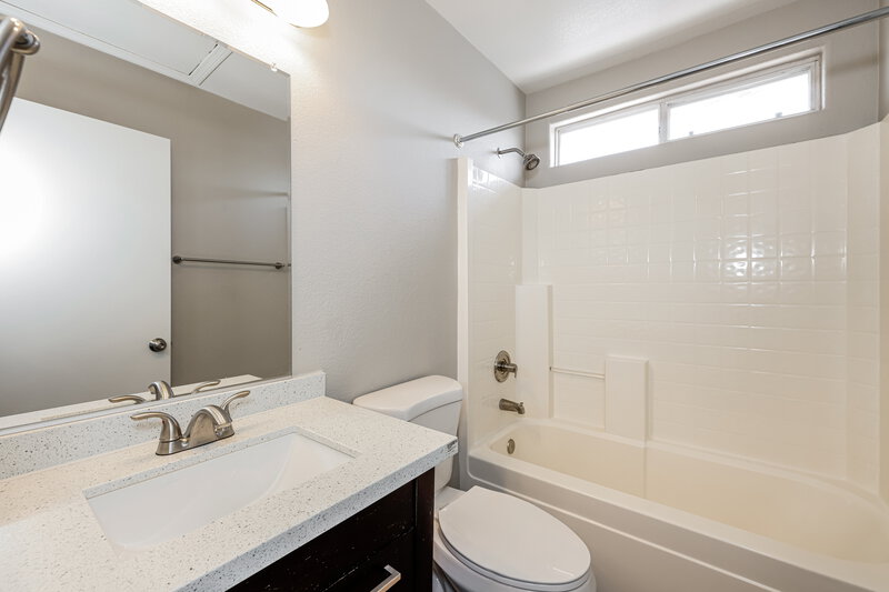 1,860/Mo, 3010 Sunrise Bay Ave North Las Vegas, NV 89031 Bathroom View
