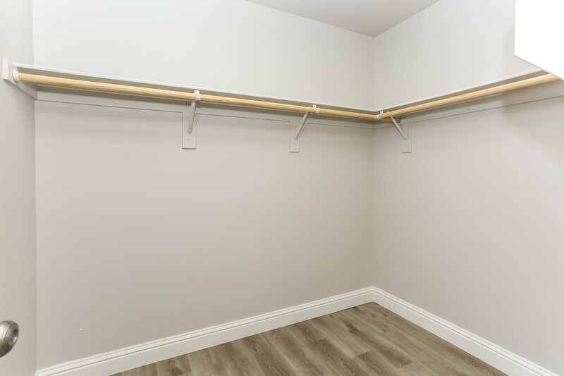 2,130/Mo, 8888 Perfect Diamond Ct Las Vegas, NV 89129 Walk In Closet View