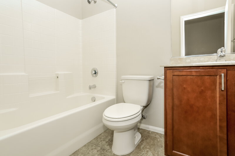 2,265/Mo, 8099 Mosaic Sunrise Ln Las Vegas, NV 89166 Main Bathroom View