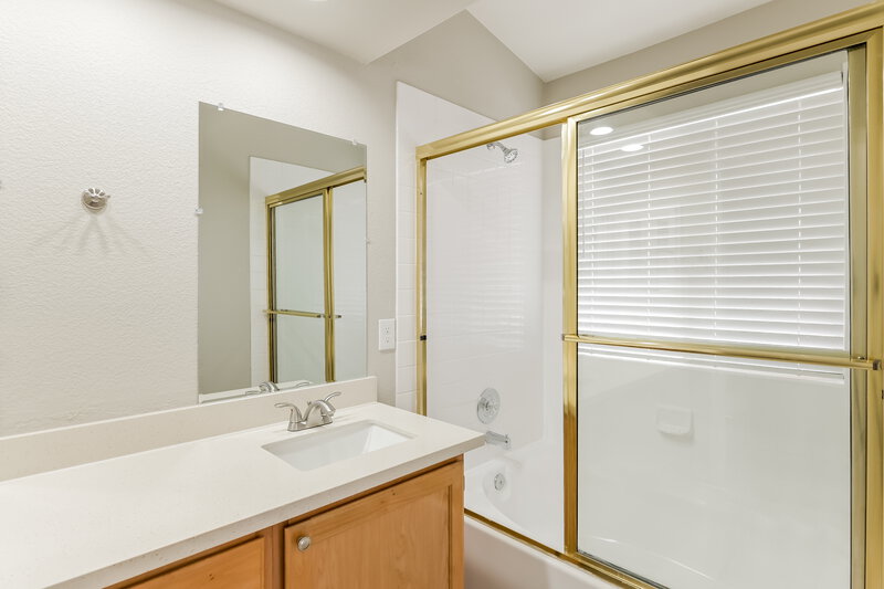2,225/Mo, 1283 Silver Knoll Ave Las Vegas, NV 89123 Main Bathroom View