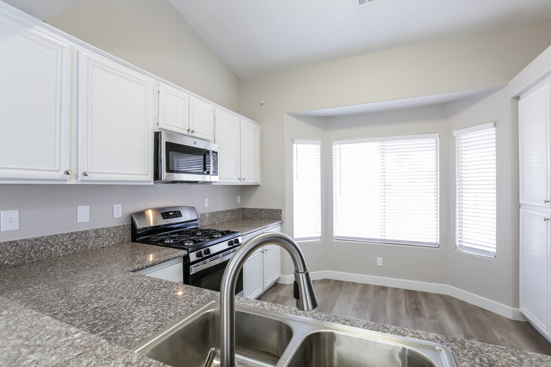 1,850/Mo, 3520 Slapton Ave North Las Vegas, NV 89031 Kitchen View