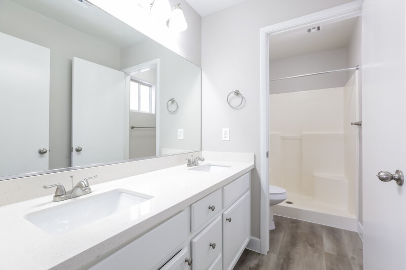 1,850/Mo, 3520 Slapton Ave North Las Vegas, NV 89031 Main Bathroom View