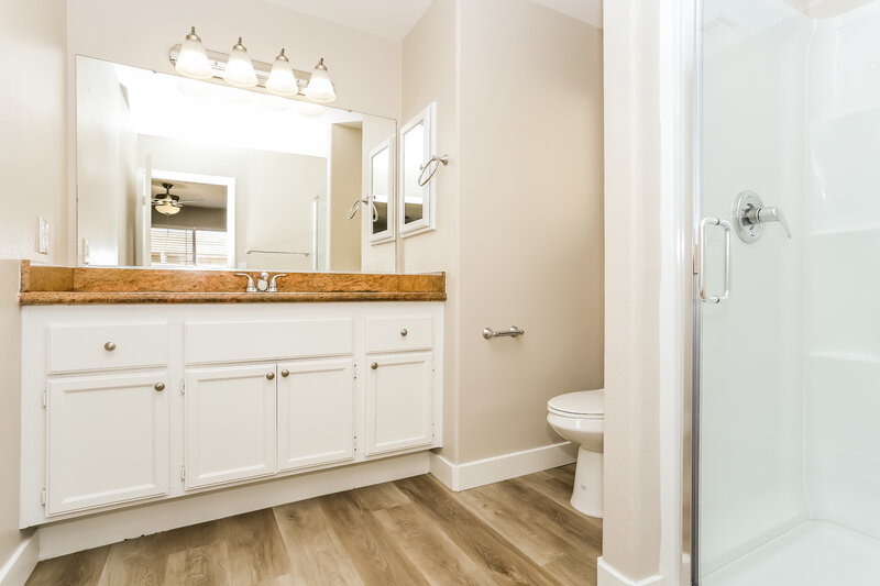 1,855/Mo, 2204 Fountain Valley Way North Las Vegas, NV 89031 Main Bathroom View