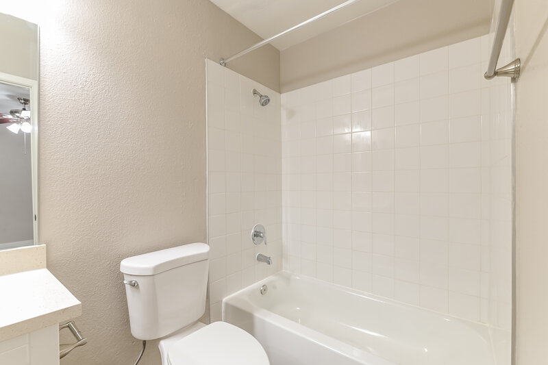 1,975/Mo, 1057 Spotted Bull Ct Henderson, NV 89011 Main Bathroom View