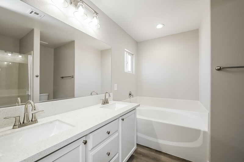 2,255/Mo, 8294 Oliver Twist Ln Las Vegas, NV 89113 Main Bathroom View