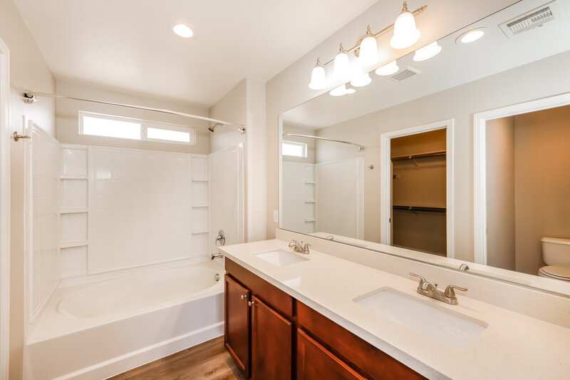 2,070/Mo, 10215 Cougar Crossing St Las Vegas, NV 89178 Main Bathroom View